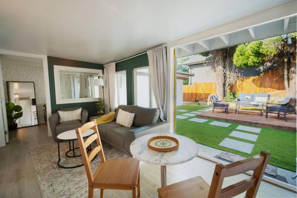 King Garden Suite/20 Mins To Dwntwn Vancouvr/Petok Норт Ванкувър Екстериор снимка
